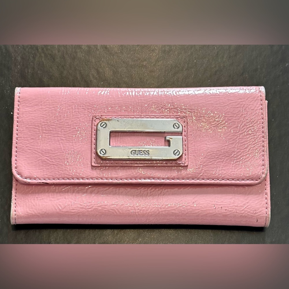 Guess pick patent leather wallet